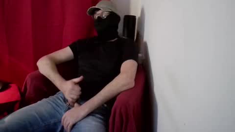 masked_horny_guy online show from December 2024 07:22:02 AM