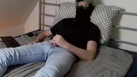 masked_horny_guy online show from January 2025 05:30:02 AM