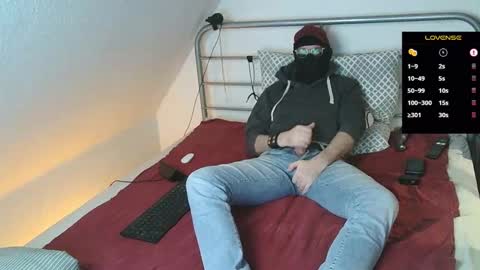 masked_horny_guy online show from February 2025 05:31:01 PM