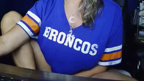 Snapshot of masksntitsntoes chatting on November 2025 04:09:02 PM TitsnToes online show from November 2025 04:09:02 PM