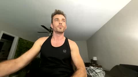 Snapshot of master_louie chatting on December 2024 10:04:02 PM muskyjockdick online show from December 2024 10:04:02 PM