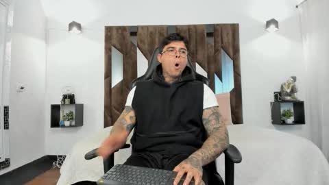 mateo_dilucajs1 online show from October 2025 10:23:02 PM