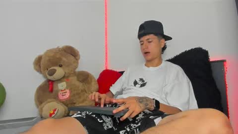 mateo_escobar online show from October 2025 08:22:02 AM