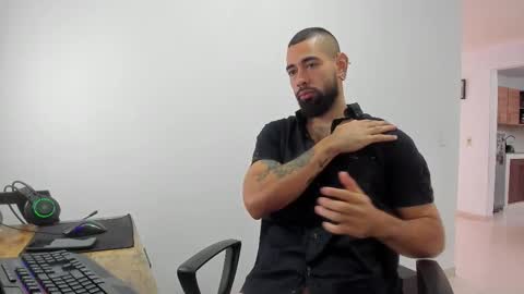 Matheus     online show from October 2025 04:15:02 PM