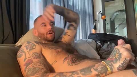 Mat Loyal online show from October 2025 08:43:02 PM