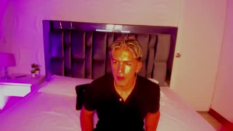 Snapshot of mathiastaylorr chatting on October 2025 07:36:02 PM MathiasTaylor online show from October 2025 07:36:02 PM