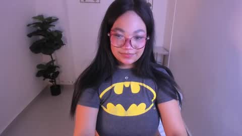 Snapshot of mathilde_lina chatting on November 2025 02:12:01 AM Mathilde online show from November 2025 02:12:01 AM