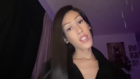 MOLLY MILLS online show from November 2025 05:07:01 AM