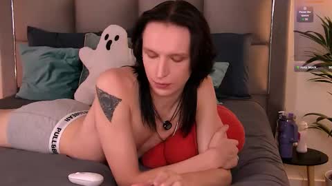 Snapshot of matt_colton chatting on October 2025 06:02:01 PM Matt Colton. Follow and rate me please it really important for me3 online show from October 2025 06:02:01 PM