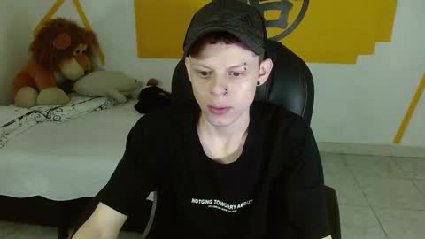 Snapshot of matthewboy_ chatting on January 2025 05:20:02 AM MatthewBoy online show from January 2025 05:20:02 AM