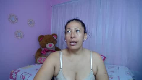 Snapshot of mature_martina_ chatting on January 2025 04:37:02 PM Martina online show from January 2025 04:37:02 PM
