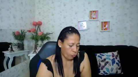 Snapshot of mature_martina_ chatting on February 2025 08:54:02 AM Martina online show from February 2025 08:54:02 AM