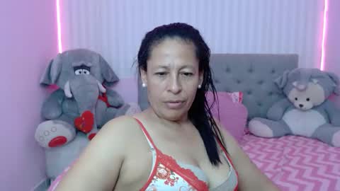 Snapshot of mature_martina_ chatting on February 2025 10:20:01 PM Martina online show from February 2025 10:20:01 PM