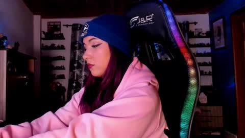 Snapshot of mavis_fuentes chatting on September 2025 11:41:02 PM Hilary online show from September 2025 11:41:02 PM