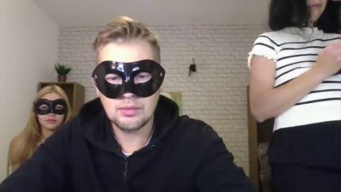 Max  Aliya online show from November 2025 08:26:01 AM