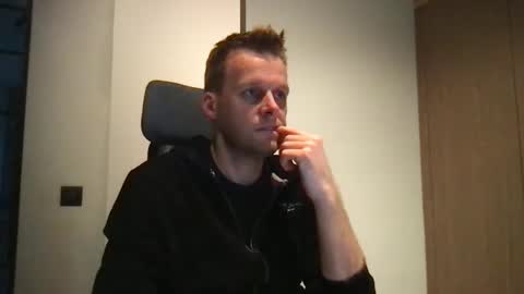 Max take off clothes online show from December 2024 07:43:01 AM