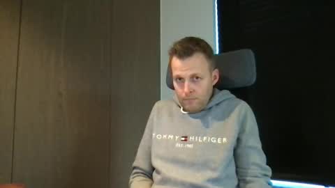 Max take off clothes online show from January 2025 12:00:01 PM