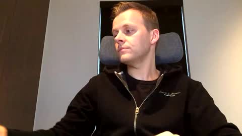 Max take off clothes online show from February 2025 07:23:01 AM