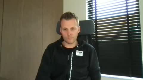 Max take off clothes online show from March 2025 08:41:02 AM