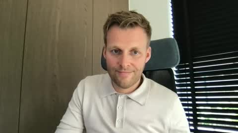 Max take off clothes online show from October 2025 10:55:01 AM