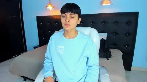 Snapshot of maxii18_ chatting on October 2025 01:11:02 PM -- -- online show from October 2025 01:11:02 PM