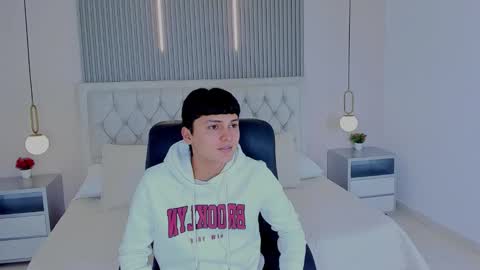 Snapshot of maxii18_ chatting on December 2025 07:09:01 PM -- -- online show from December 2025 07:09:01 PM