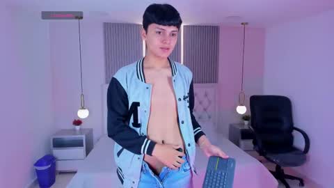 Snapshot of maxii18_ chatting on December 2025 07:53:02 PM -- -- online show from December 2025 07:53:02 PM