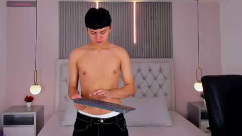 Snapshot of maxii18_ chatting on December 2025 07:07:01 PM -- -- online show from December 2025 07:07:01 PM