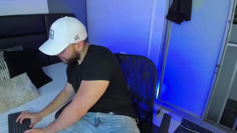 Maximo Wolf online show from February 2025 02:50:02 AM