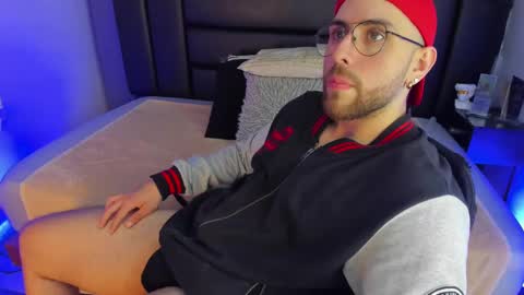 Maximo Wolf online show from February 2025 02:31:01 AM