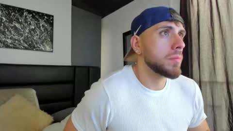 Maximo Wolf online show from September 2025 08:21:01 PM