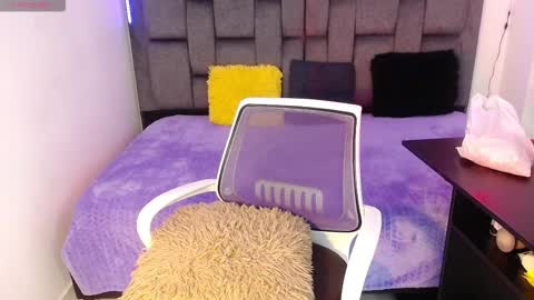 maxilody_69 online show from September 2025 03:00:02 PM