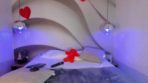 maxim online show from February 2025 06:04:01 AM