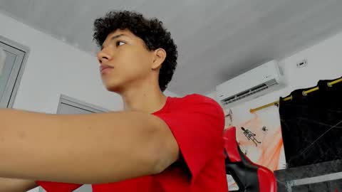 Snapshot of maximiliano_khalil chatting on November 2025 08:44:01 PM Maximiliano online show from November 2025 08:44:01 PM