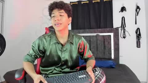 Snapshot of maximiliano_khalil chatting on November 2025 08:11:01 PM Maximiliano online show from November 2025 08:11:01 PM