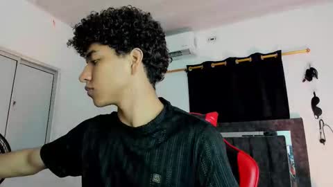 Snapshot of maximiliano_khalil chatting on November 2025 07:51:02 PM Maximiliano online show from November 2025 07:51:02 PM