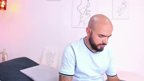 Snapshot of maximo_di_santi chatting on October 2025 11:49:02 PM M A X I M O online show from October 2025 11:49:02 PM