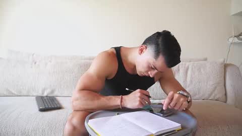 Snapshot of maximohoot chatting on October 2025 05:44:02 PM Sebastian online show from October 2025 05:44:02 PM