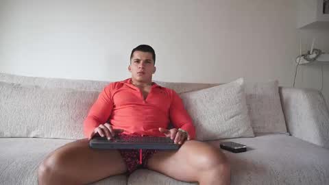 Snapshot of maximohoot chatting on October 2025 09:13:01 PM Sebastian online show from October 2025 09:13:01 PM