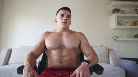 Snapshot of maximohoot chatting on October 2025 07:26:01 PM Sebastian online show from October 2025 07:26:01 PM