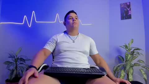 Snapshot of maximussteel_ chatting on November 2025 03:36:02 PM Maximus online show from November 2025 03:36:02 PM