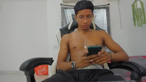 maxvibe420 online show from September 2025 08:32:01 PM