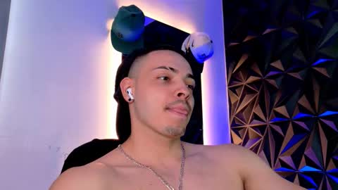 Snapshot of maxwell_dupont chatting on October 2025 10:18:02 PM MAX online show from October 2025 10:18:02 PM