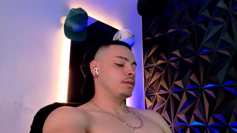 Snapshot of maxwell_dupont chatting on October 2025 07:34:01 PM MAX online show from October 2025 07:34:01 PM