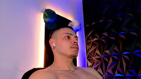 Snapshot of maxwell_dupont chatting on October 2025 01:06:01 AM MAX online show from October 2025 01:06:01 AM