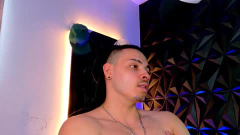 Snapshot of maxwell_dupont chatting on October 2025 10:10:02 PM MAX online show from October 2025 10:10:02 PM