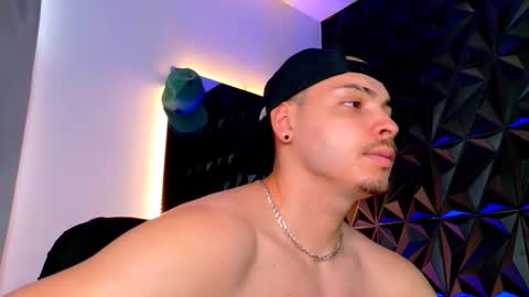 Snapshot of maxwell_dupont chatting on November 2025 08:10:01 PM MAX online show from November 2025 08:10:01 PM