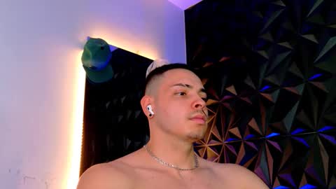 Snapshot of maxwell_dupont chatting on November 2025 09:59:01 PM MAX online show from November 2025 09:59:01 PM