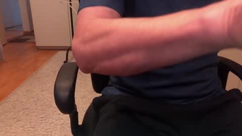 Snapshot of maxx_martin chatting on November 2025 11:10:01 AM Max online show from November 2025 11:10:01 AM