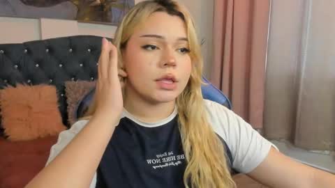 Maxine Minx online show from February 2025 02:00:01 PM